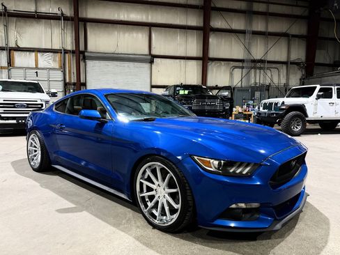 Used 2017 Ford Mustang GT w/ Black Accent Package RWD image 2