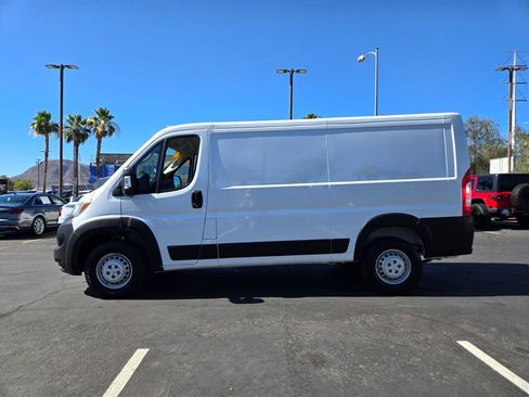 Used 2025 RAM ProMaster 2500 w/ Convenience Group FWD image 3