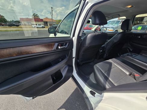 Used 2017 Subaru Outback 3.6R Limited image 18