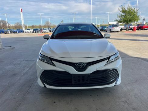 Used 2019 Toyota Camry LE image 2