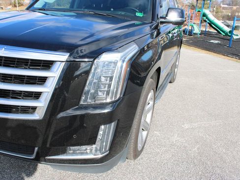 Used 2020 Cadillac Escalade Premium Luxury image 44