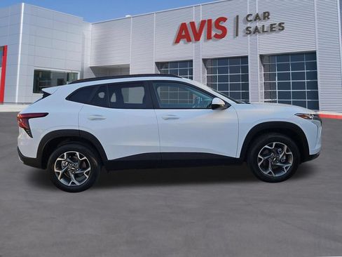 Used 2025 Chevrolet Trax LT w/ LT Convenience Package FWD image 5
