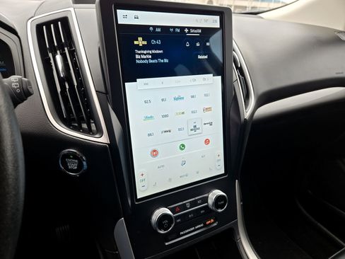 Used 2024 Ford Edge SEL image 16