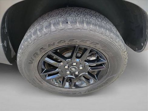 Used 2023 Land Rover Defender 90 S image 12