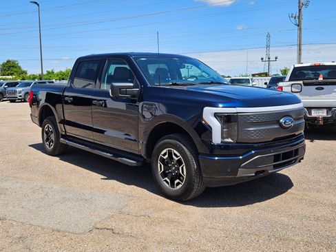 Used 2023 Ford F150 Lightning XLT AWD/4WD image 8