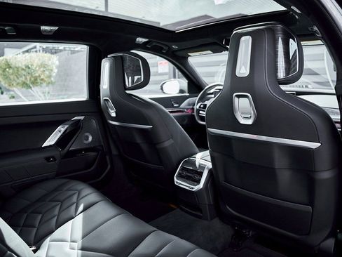 Used 2024 BMW 760i xDrive image 39