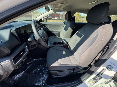 Used 2025 Kia K4 LXS image 33