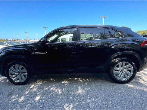 Certified 2023 Volkswagen Atlas Cross Sport SE FWD image 8