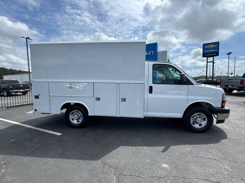 New 2026 Chevrolet Express 3500 w/ Power Convenience Package RWD image 5