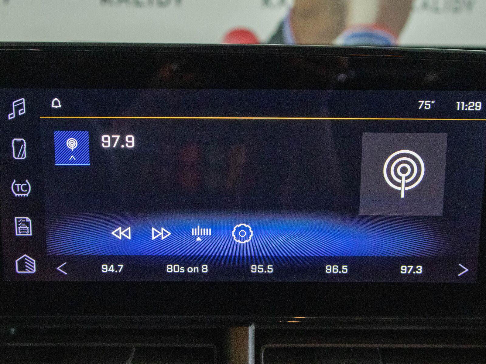 Used 2025 Chevrolet Trax RS w/ Driver Confidence Package FWD image 8