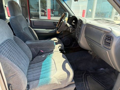 Used 2001 Chevrolet S10 Pickup LS w/ Preferred Equipment Group image 13