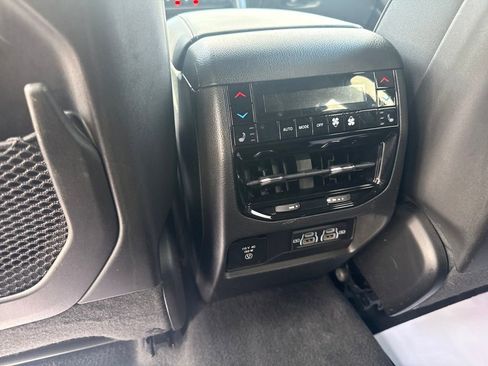 Used 2022 Jeep Grand Cherokee Overland w/ Adv Protech Group III image 33