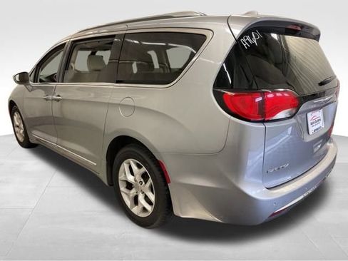 Used 2020 Chrysler Pacifica Limited image 4