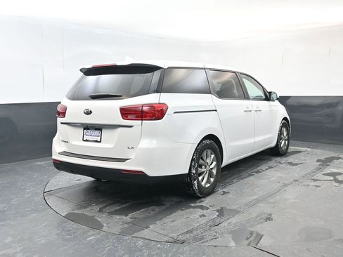 Used 2021 Kia Sedona LX image 5