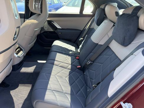 Used 2025 BMW 760i xDrive w/ Executive Package AWD/4WD image 33