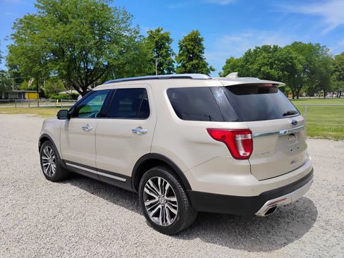 Used 2017 Ford Explorer Platinum AWD/4WD image 4