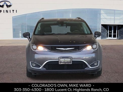 Used 2020 Chrysler Pacifica Touring-L image 8