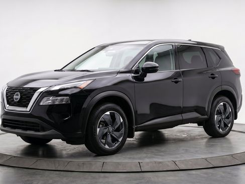 Used 2025 Nissan Rogue SV AWD/4WD image 3