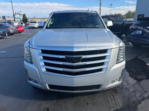 Used 2016 Cadillac Escalade Premium AWD/4WD image 3