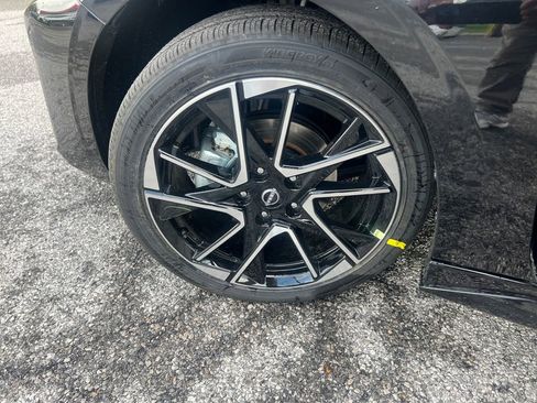 Certified 2025 Nissan Sentra SR w/ SR Premium Package FWD image 28