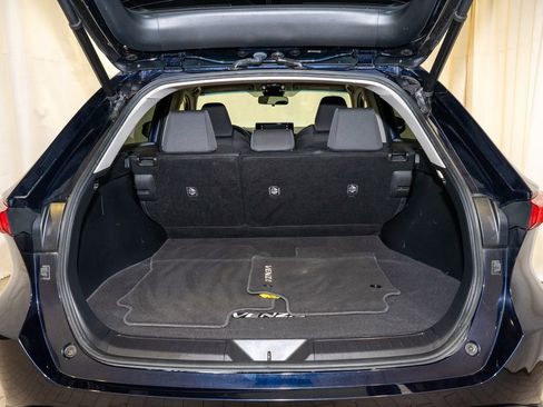 Used 2021 Toyota Venza LE image 6