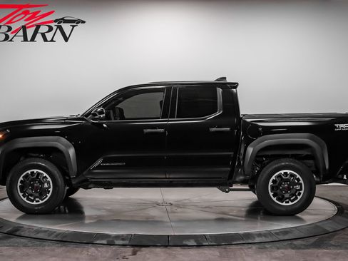 Used 2025 Toyota Tacoma TRD Off-Road image 2