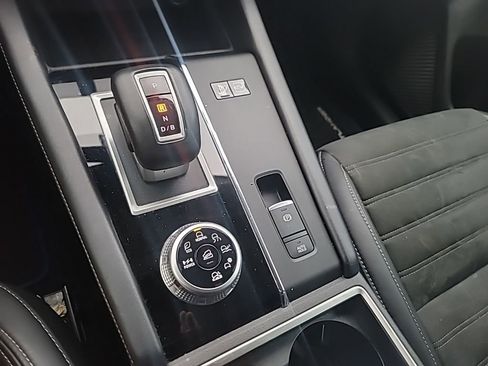 Used 2023 Mitsubishi Outlander SE image 17