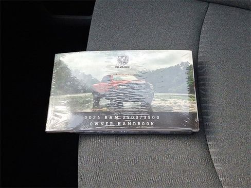 Used 2024 RAM 2500 Tradesman w/ Chrome Appearance Group image 27