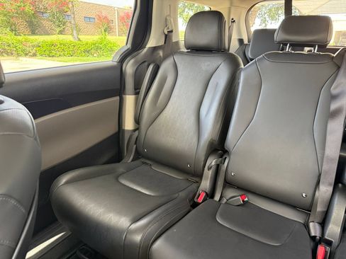 Used 2026 Kia Carnival FWD image 42