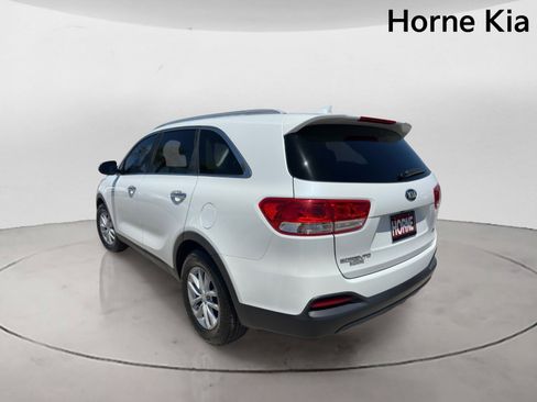 Used 2018 Kia Sorento FWD image 5