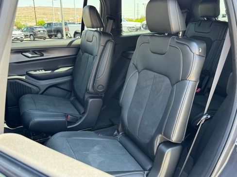 New 2025 Jeep Grand Cherokee L Altitude image 30