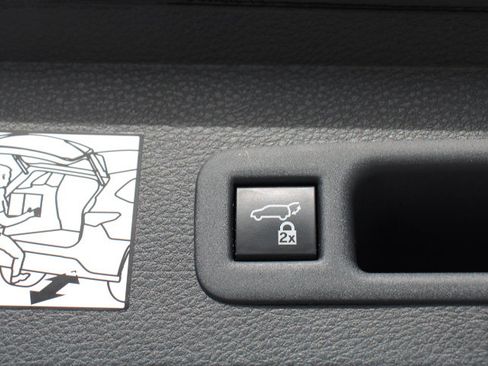 Certified 2023 Toyota Sienna Platinum image 15