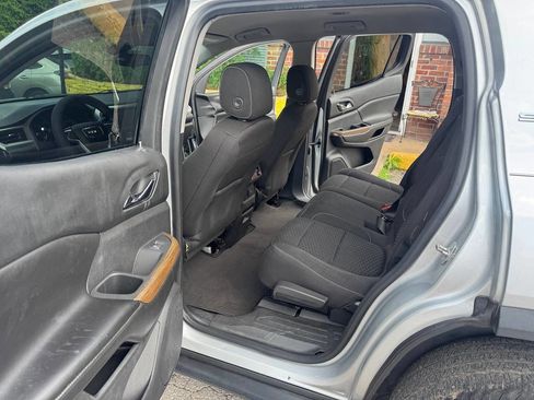 Used 2017 GMC Acadia SLE image 12