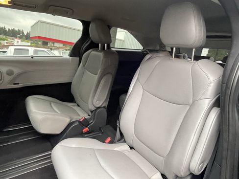 Certified 2025 Toyota Sienna XLE FWD image 14