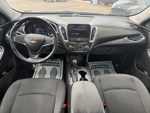 Used 2017 Chevrolet Malibu LT FWD image 27