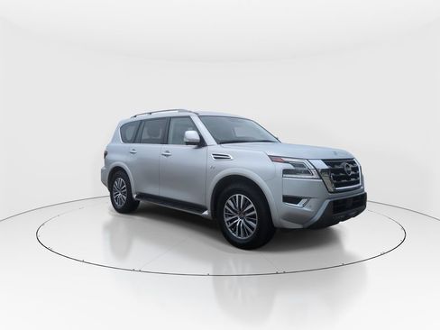 Used 2022 Nissan Armada SL w/ Captain's Chairs Package AWD/4WD image 2
