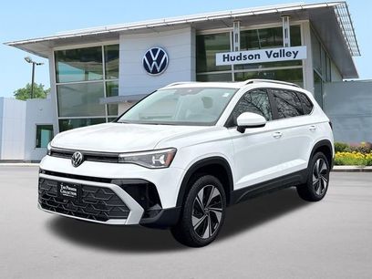 Certified 2025 Volkswagen Taos SE w/ Panoramic Sunroof Package