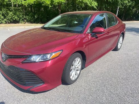 Used 2019 Toyota Camry LE image 3