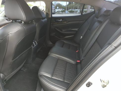 Used 2017 Nissan Maxima Platinum FWD image 22