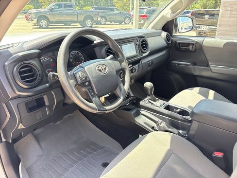 Used 2017 Toyota Tacoma SR RWD image 6