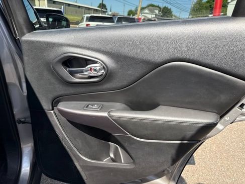 Used 2019 Jeep Cherokee Limited AWD/4WD image 36