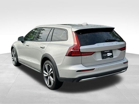 Used 2025 Volvo V60 B5 Cross Country Plus AWD/4WD image 9