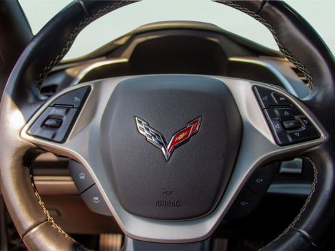 Used 2017 Chevrolet Corvette Stingray Coupe w/ 1LT RWD image 7