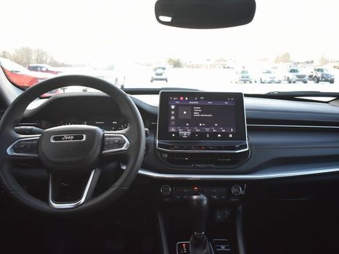 Used 2023 Jeep Compass Limited image 35