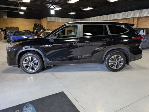 Used 2025 Toyota Highlander XLE image 7