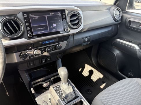 Certified 2022 Toyota Tacoma SR5 AWD/4WD image 9