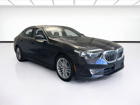 Used 2024 BMW 530i RWD image 3