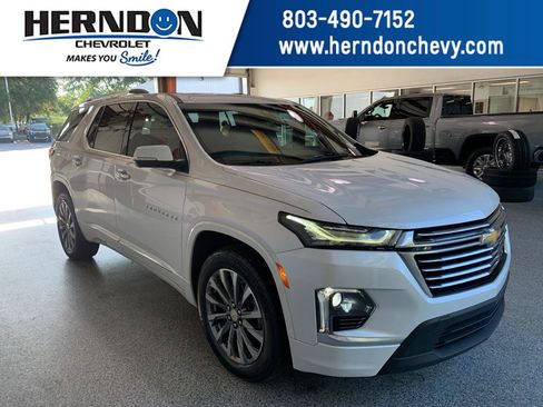 Used 2023 Chevrolet Traverse Premier FWD image 1