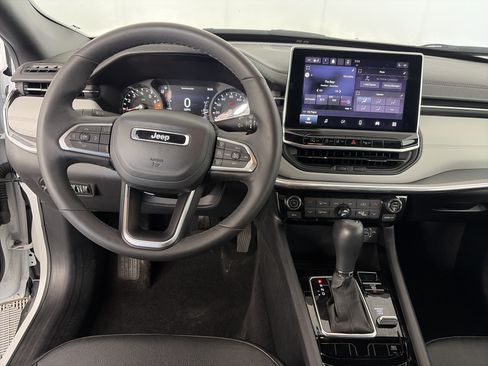 Used 2023 Jeep Compass Limited AWD/4WD image 3