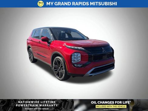 New 2025 Mitsubishi Outlander SE image 4